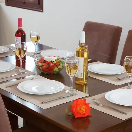 Emily フィスカルドン